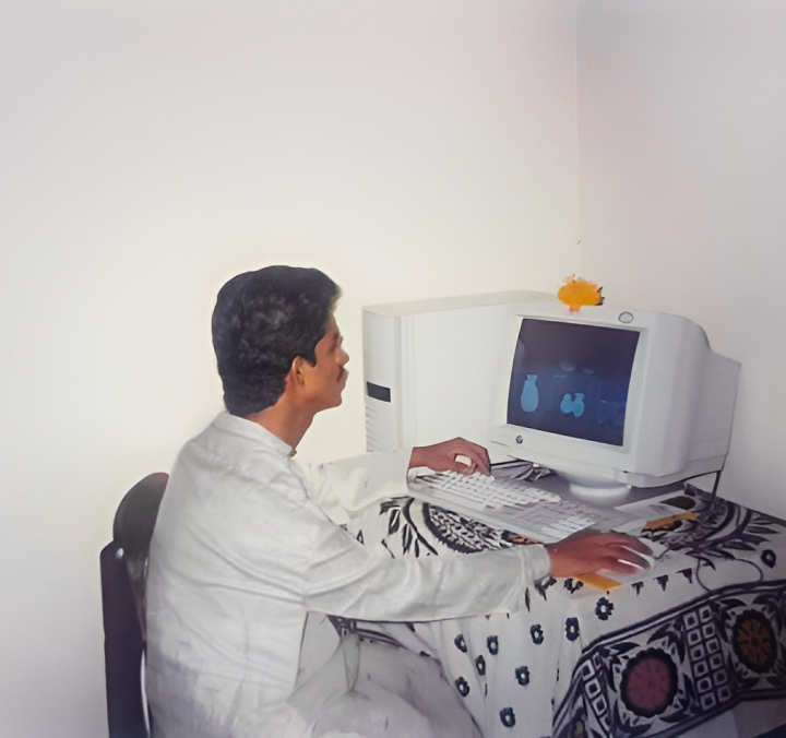 The first computer of Lemon Yellow that started the journey to LLP